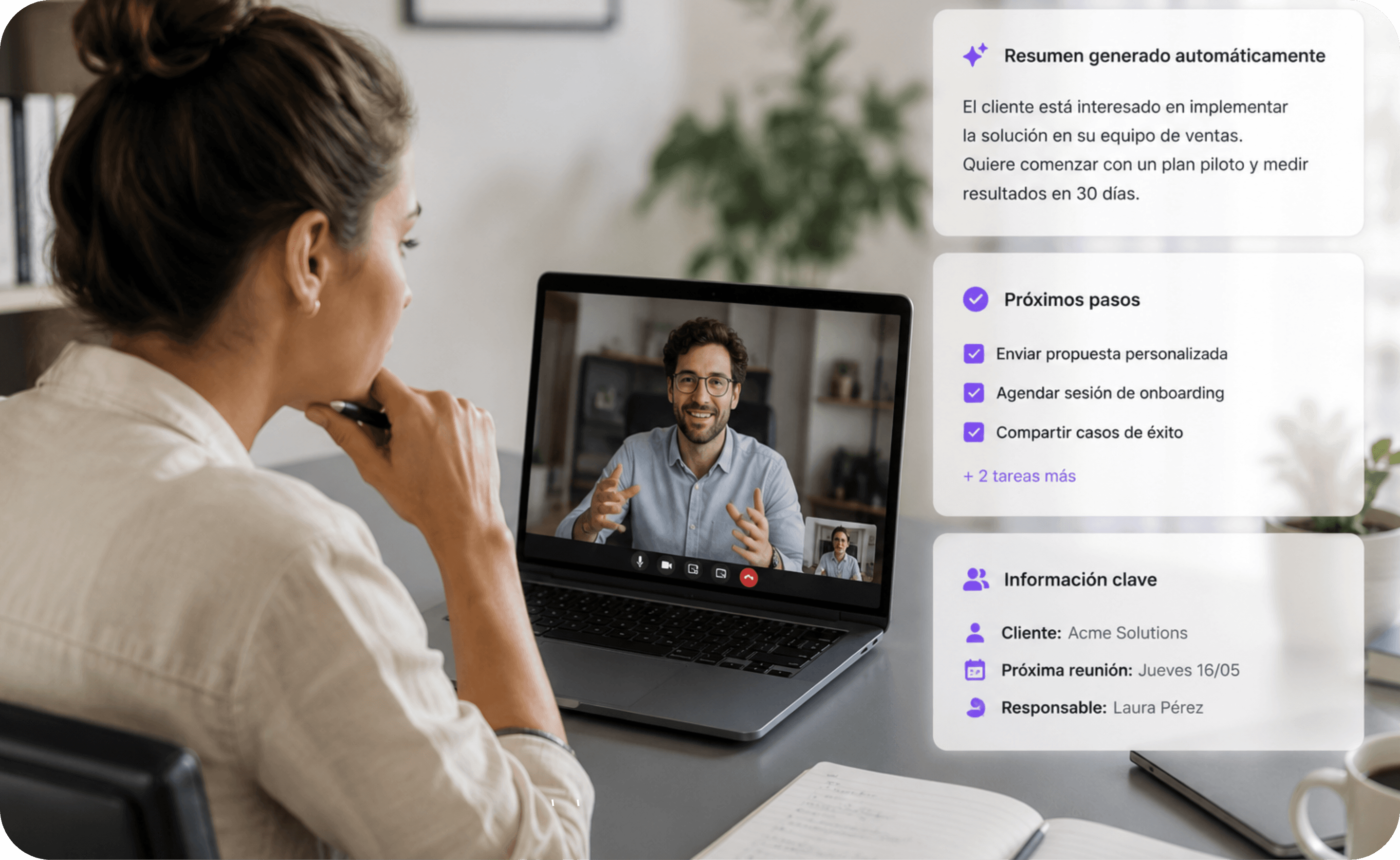 Consultora usando Transcriptly AI en una reunión virtual