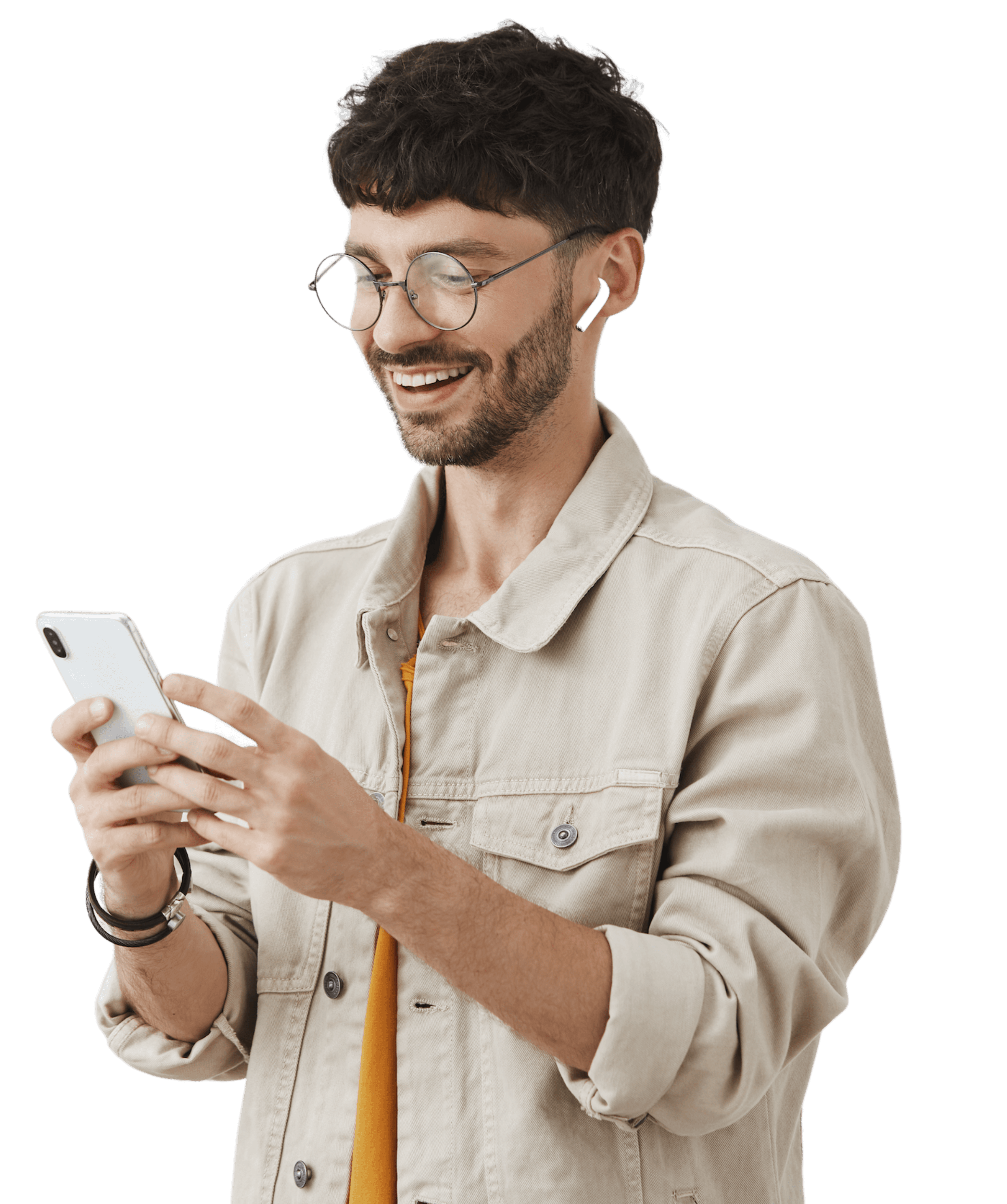 Persona usando la app de Transcriptly.AI en su celular